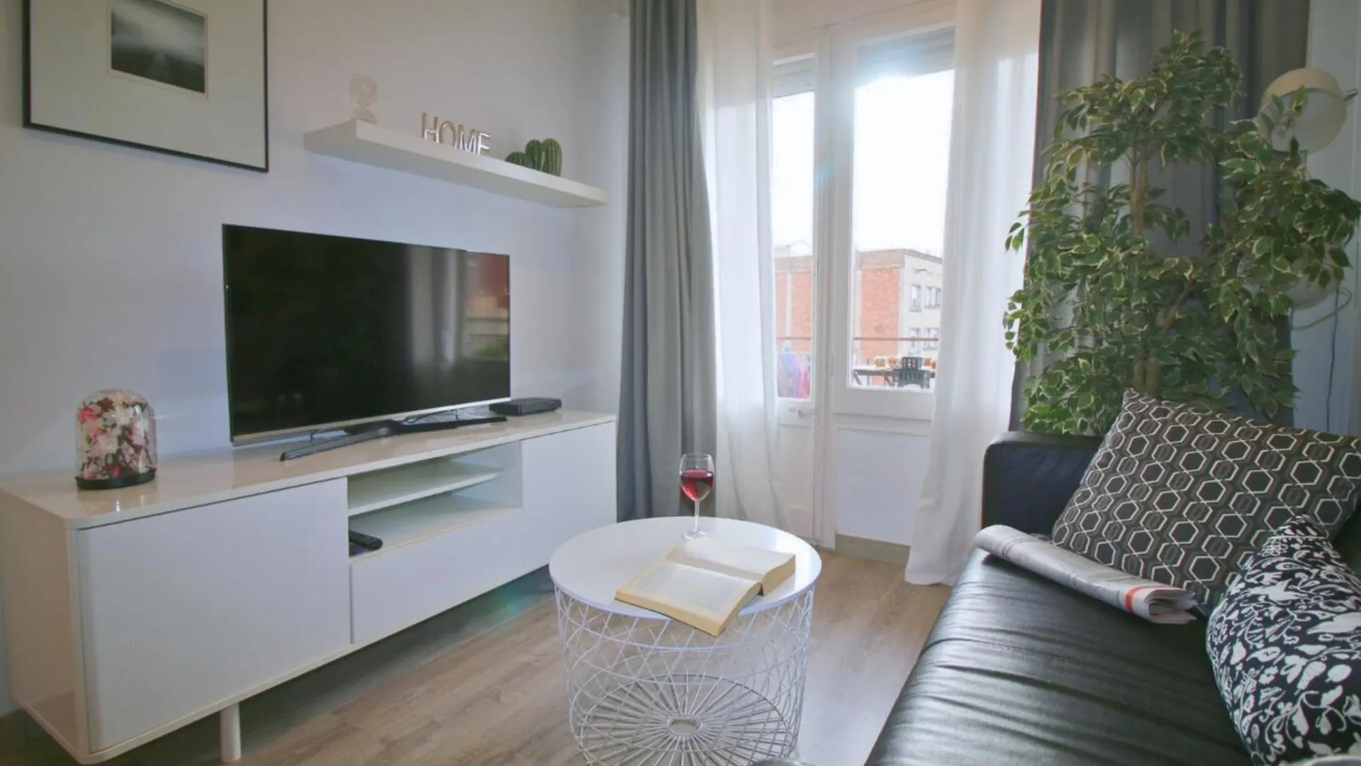 Located Close To The Metro, Perfect For 6 People Apartment L'Hospitalet de Llobregat 0*,  Spain