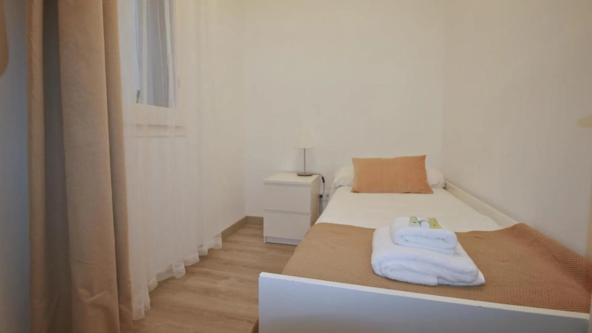 Located Close To The Metro, Perfect For 6 People Apartment L'Hospitalet de Llobregat