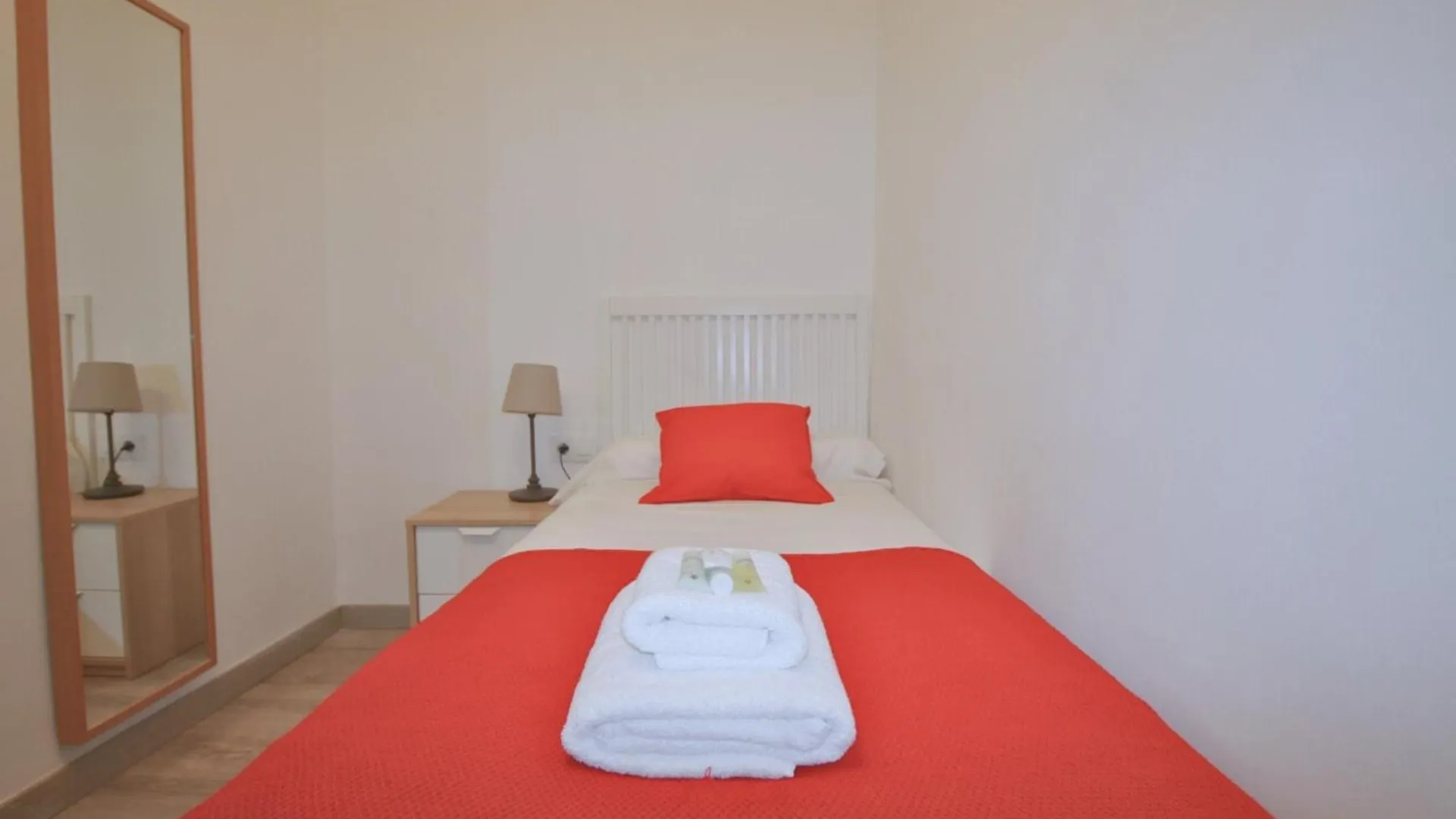 Located Close To The Metro, Perfect For 6 People Apartment L'Hospitalet de Llobregat Spain