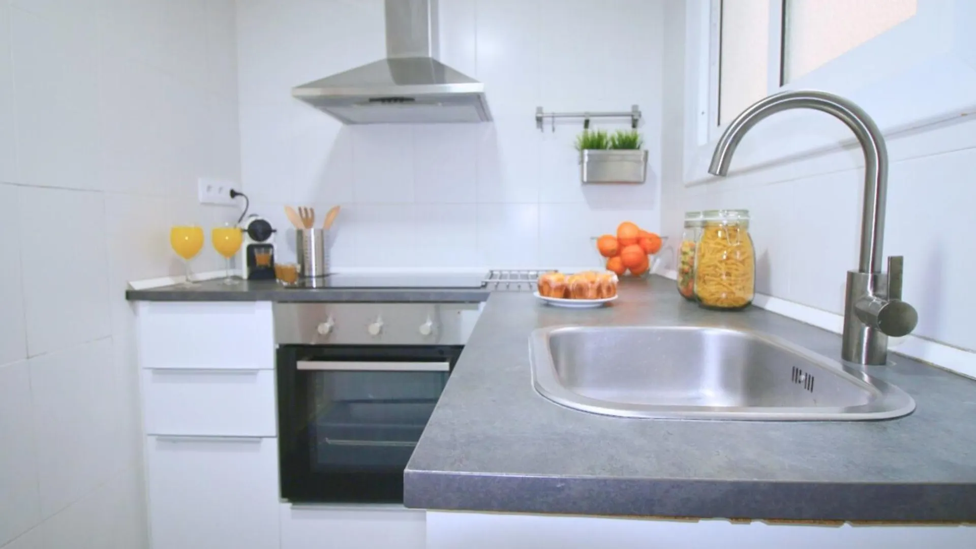 Located Close To The Metro, Perfect For 6 People Apartment L'Hospitalet de Llobregat Spain