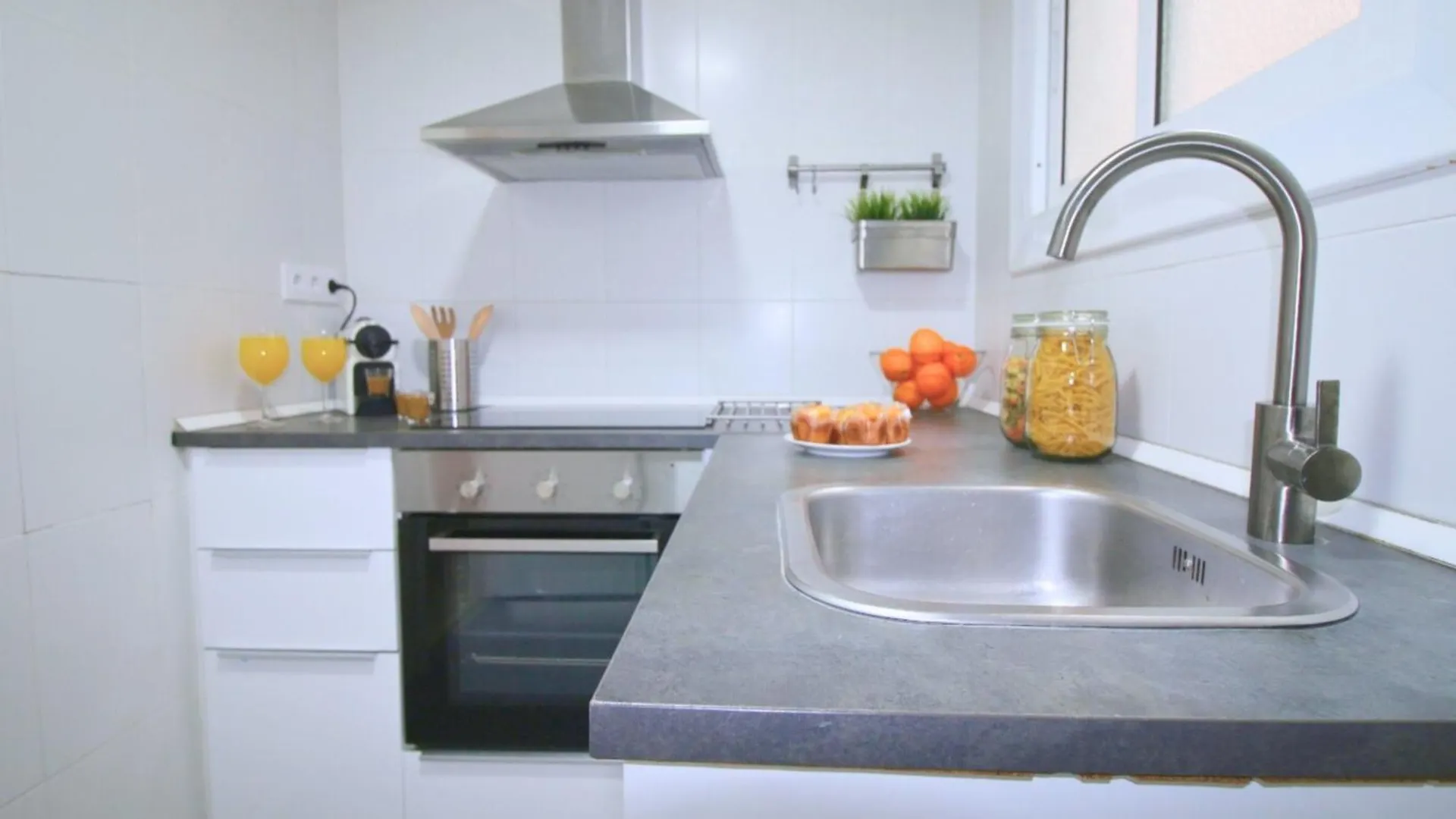 Located Close To The Metro, Perfect For 6 People Apartment L'Hospitalet de Llobregat