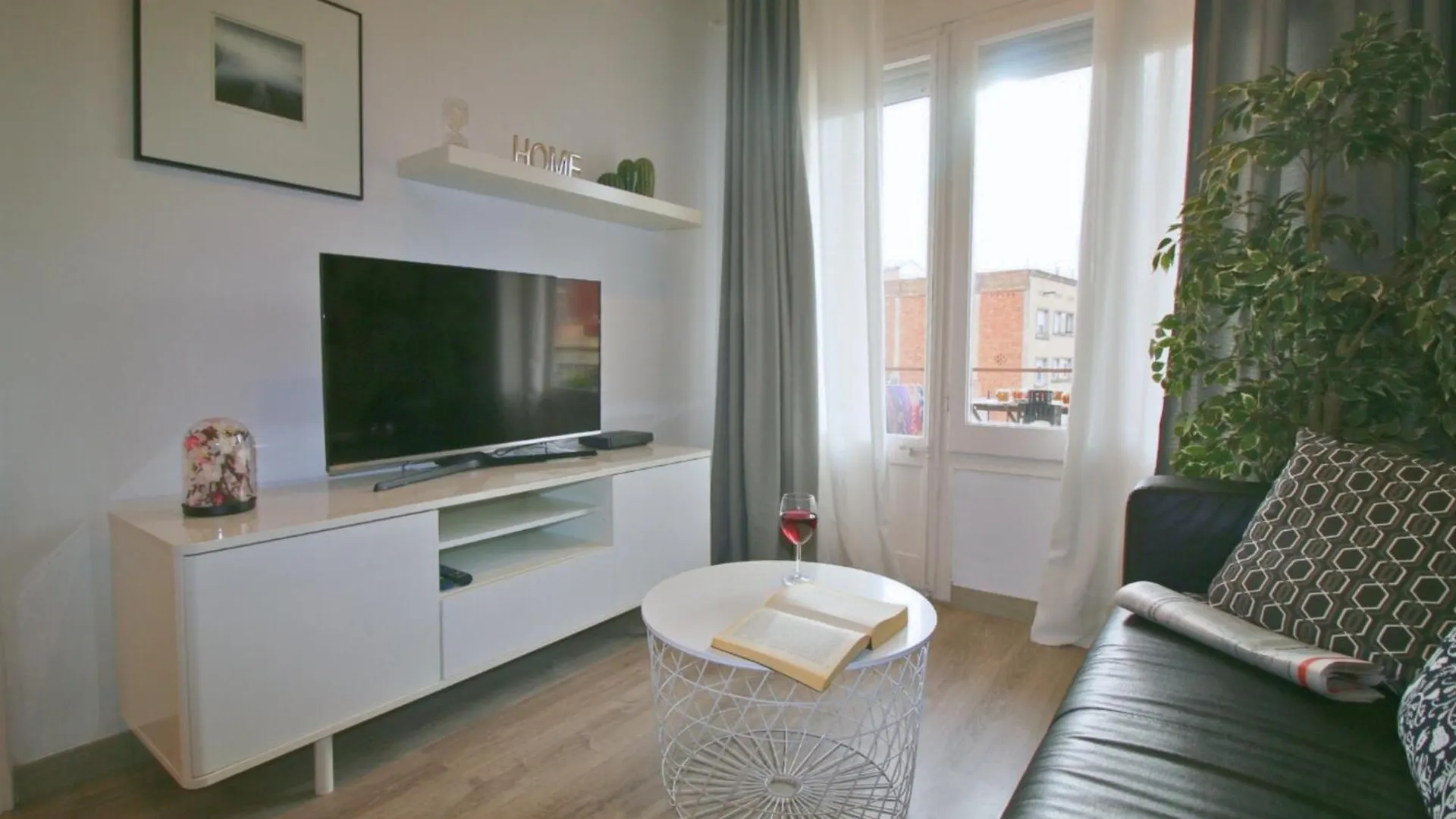 Located Close To The Metro, Perfect For 6 People Apartment L'Hospitalet de Llobregat